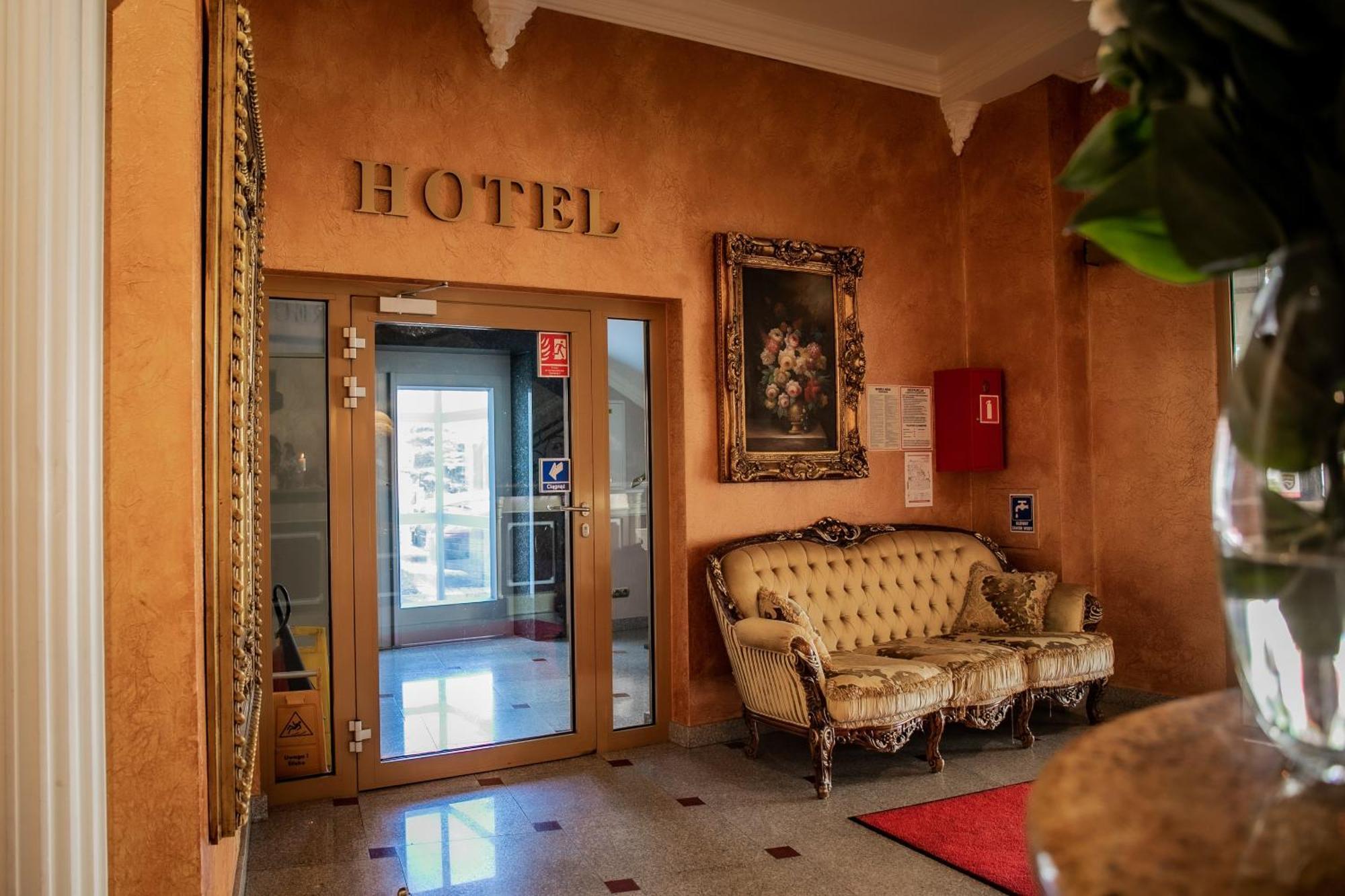 Olawian Hotel Oława Exterior foto